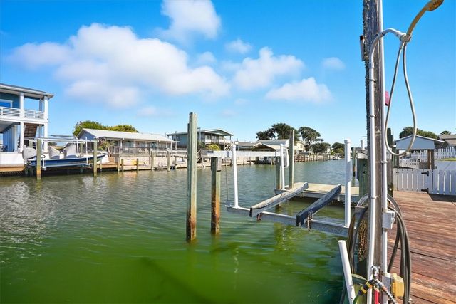 228 Starboard Ave, Rockport, TX 78382