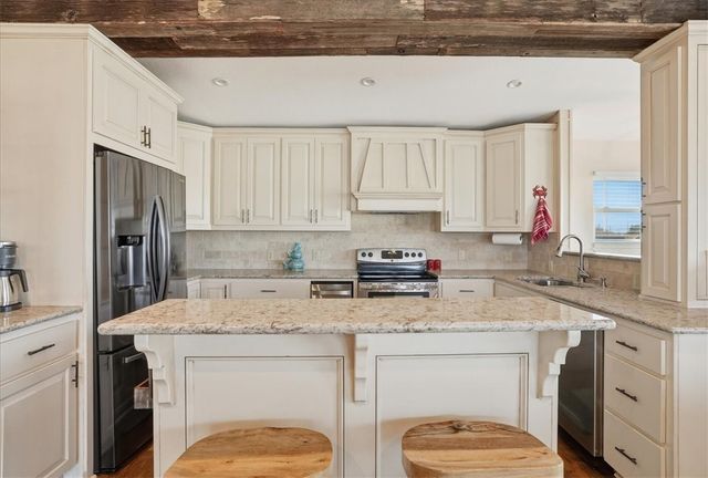 228 Starboard Ave, Rockport, TX 78382