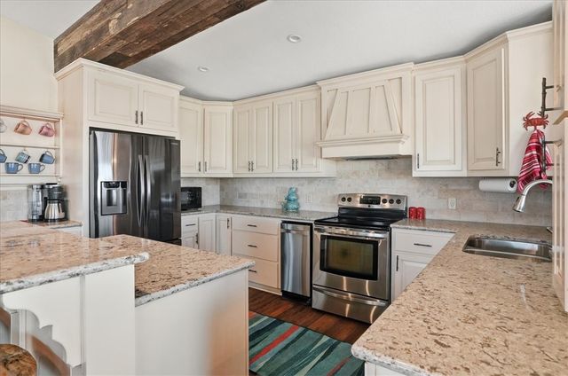 228 Starboard Ave, Rockport, TX 78382