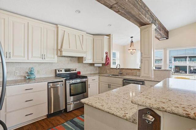 228 Starboard Ave, Rockport, TX 78382