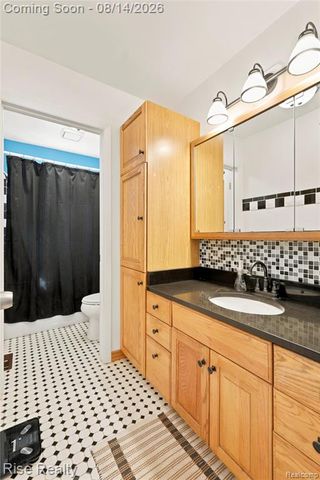 10215 W Frances Road, Flushing, MI 48433