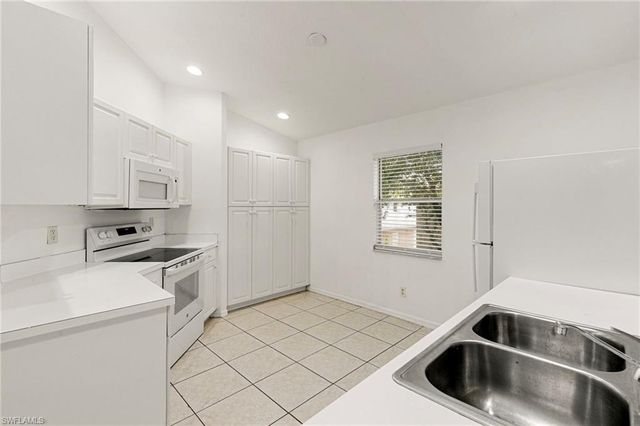 12340 Notting Hill LN 23, Bonita Springs, FL 34135