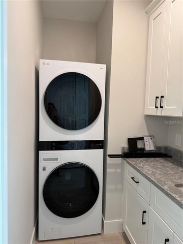 2443 WOOD STREET, Sarasota, FL 34237