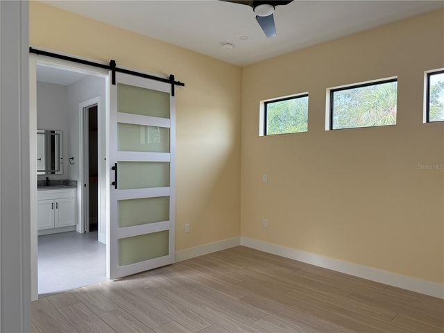 2443 WOOD STREET, Sarasota, FL 34237