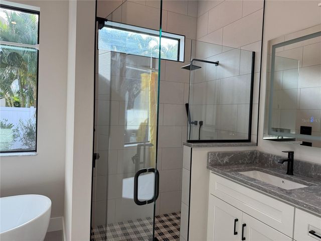 2443 WOOD STREET, Sarasota, FL 34237