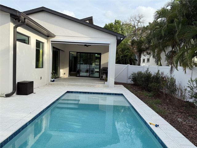 2443 WOOD STREET, Sarasota, FL 34237