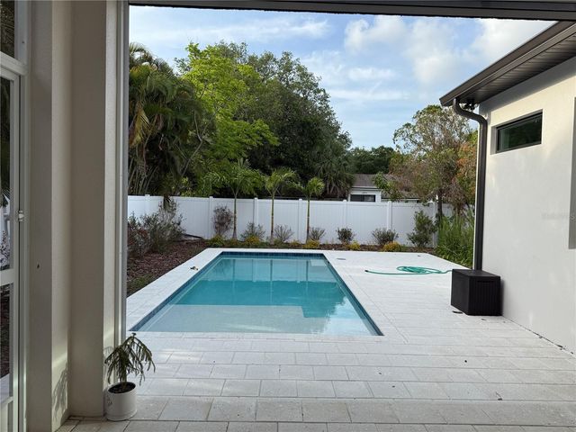 2443 WOOD STREET, Sarasota, FL 34237