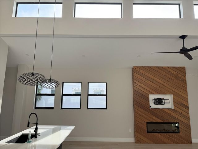 2443 WOOD STREET, Sarasota, FL 34237