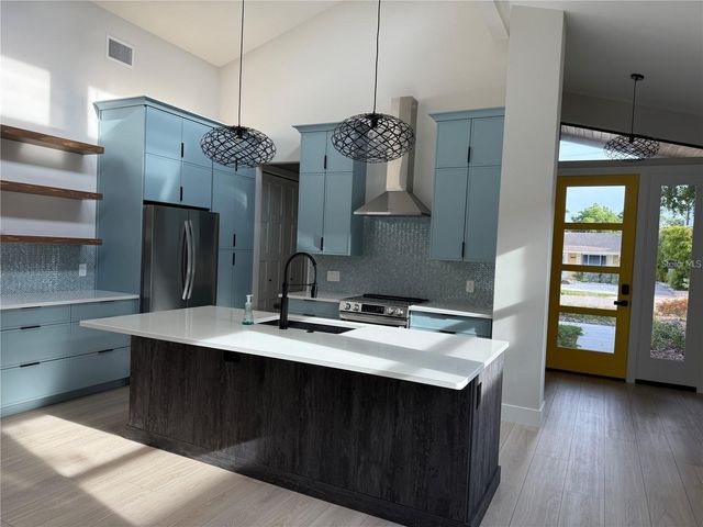 2443 WOOD STREET, Sarasota, FL 34237