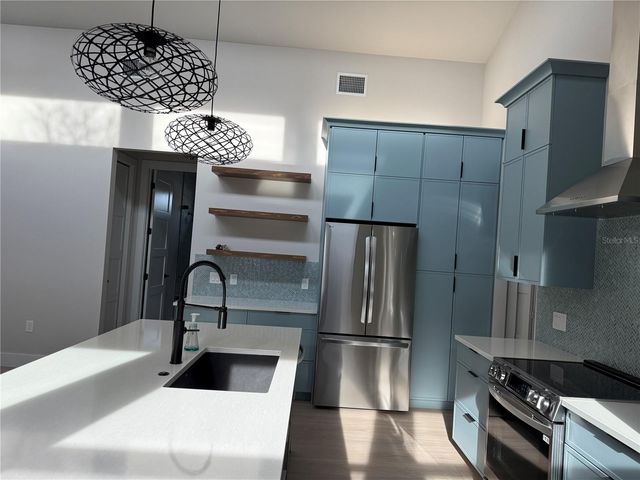 2443 WOOD STREET, Sarasota, FL 34237
