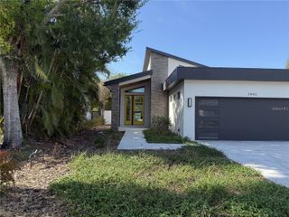2443 WOOD STREET, Sarasota, FL 34237