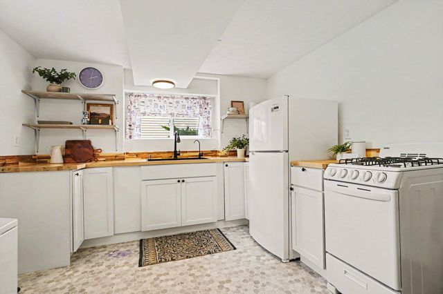 2289 Castle Avenue, Norton Shores, MI 49441