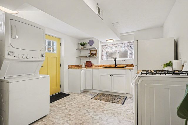 2289 Castle Avenue, Norton Shores, MI 49441