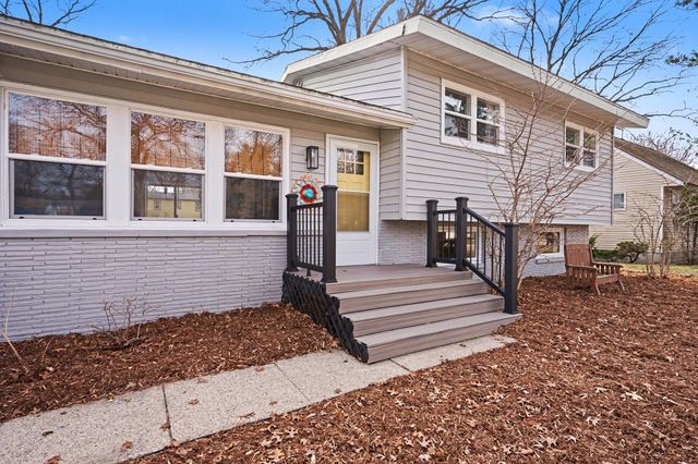 2289 Castle Avenue, Norton Shores, MI 49441