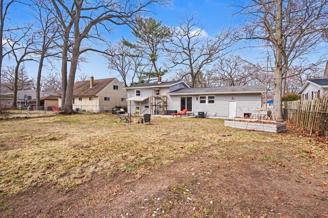 2289 Castle Avenue, Norton Shores, MI 49441