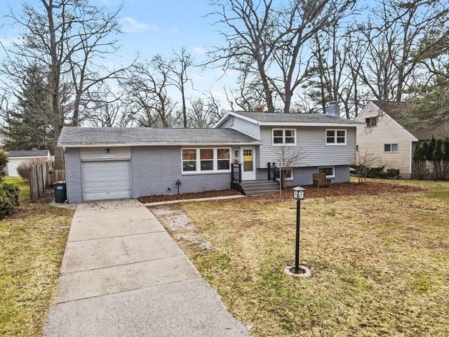 2289 Castle Avenue, Norton Shores, MI 49441