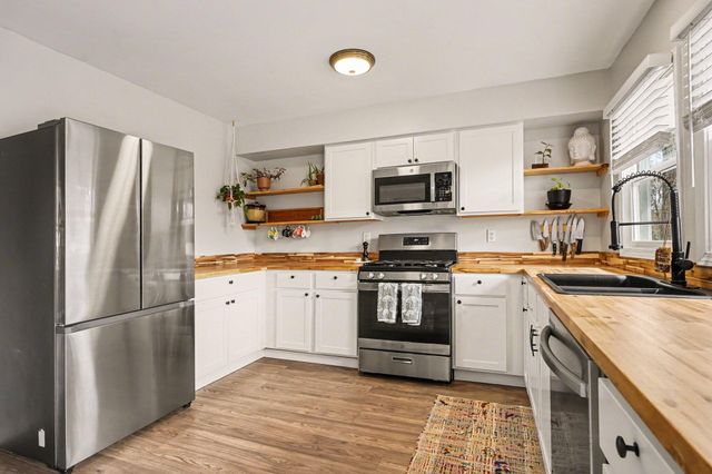 2289 Castle Avenue, Norton Shores, MI 49441