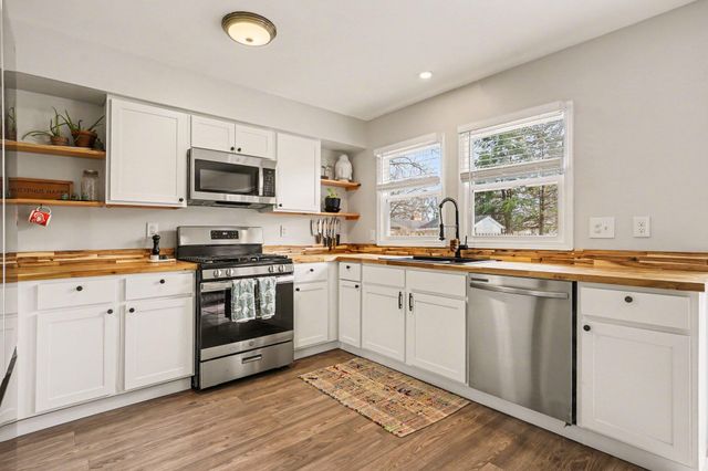 2289 Castle Avenue, Norton Shores, MI 49441