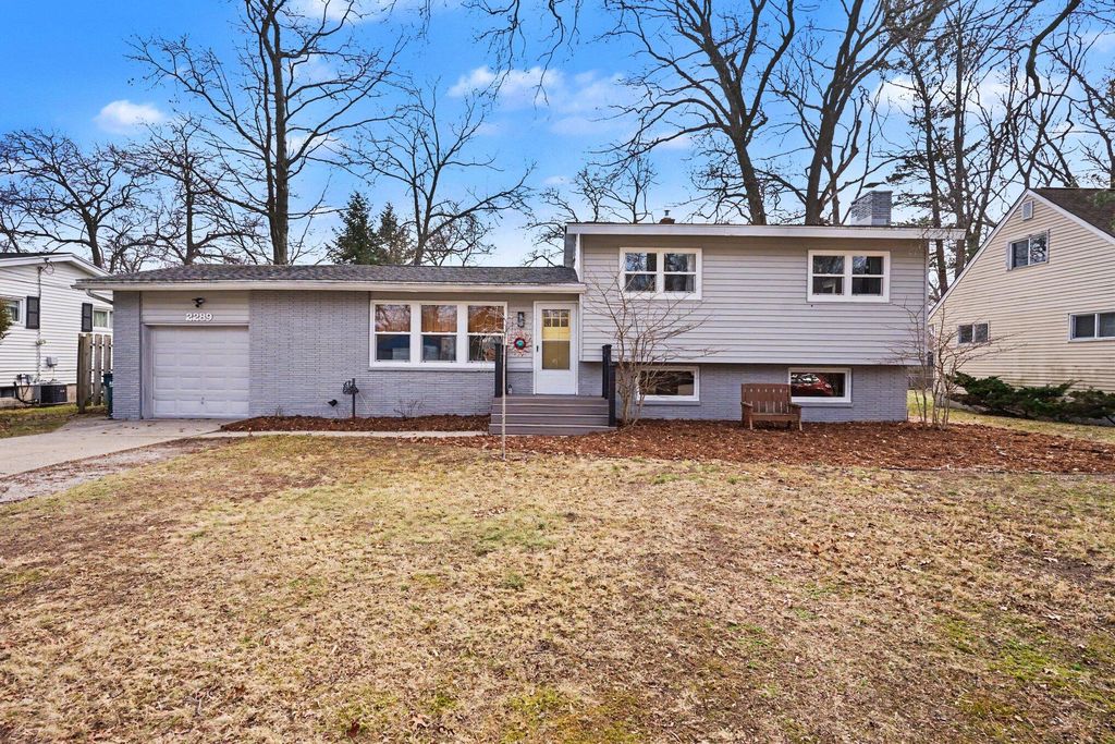 2289 Castle Avenue, Norton Shores, MI 49441