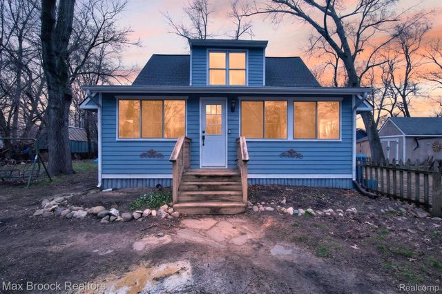 9024 MANDON Road, White Lake Charter Township, MI 48386