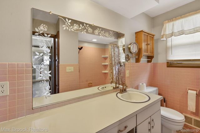 9024 MANDON Road, White Lake Charter Township, MI 48386