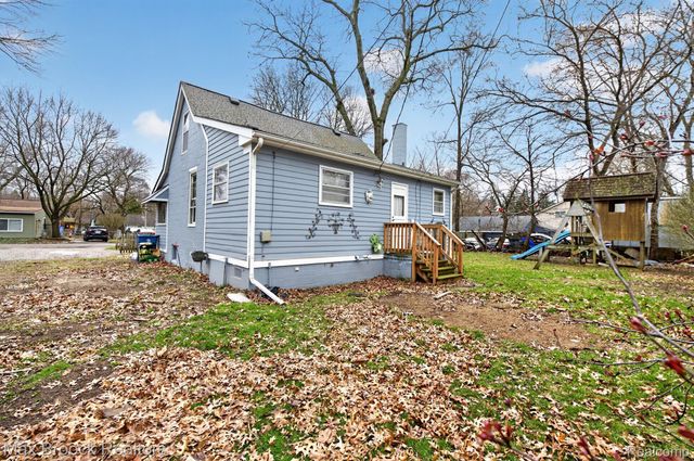 9024 MANDON Road, White Lake Charter Township, MI 48386
