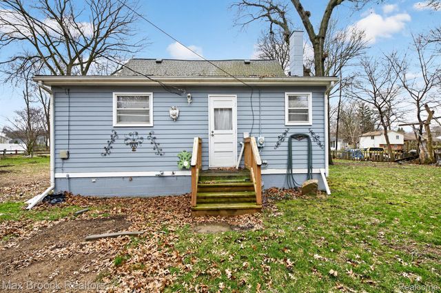 9024 MANDON Road, White Lake Charter Township, MI 48386