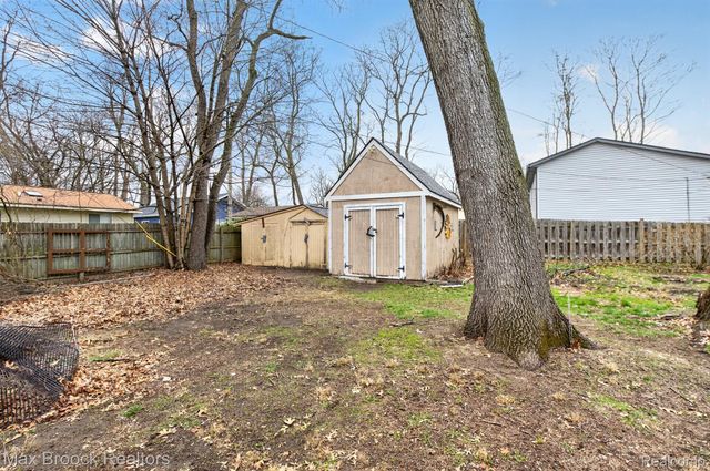 9024 MANDON Road, White Lake Charter Township, MI 48386