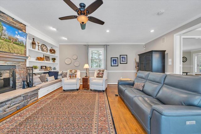 702 Marion LN, Salem, VA 24153