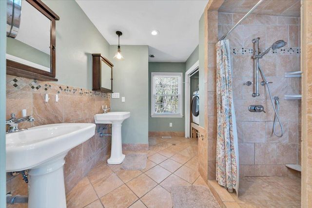 702 Marion LN, Salem, VA 24153