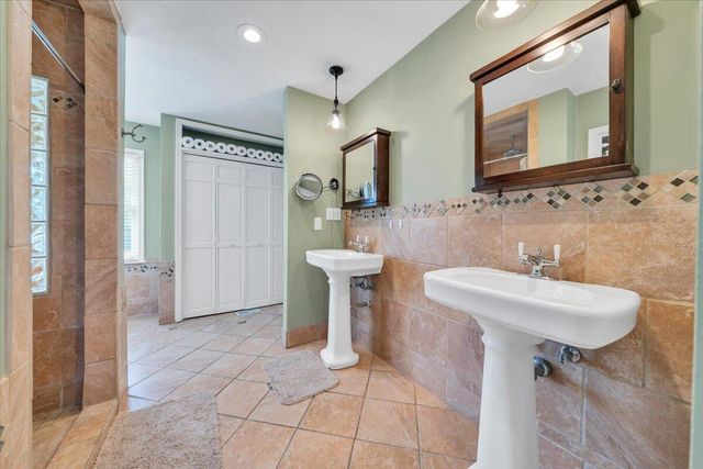 702 Marion LN, Salem, VA 24153