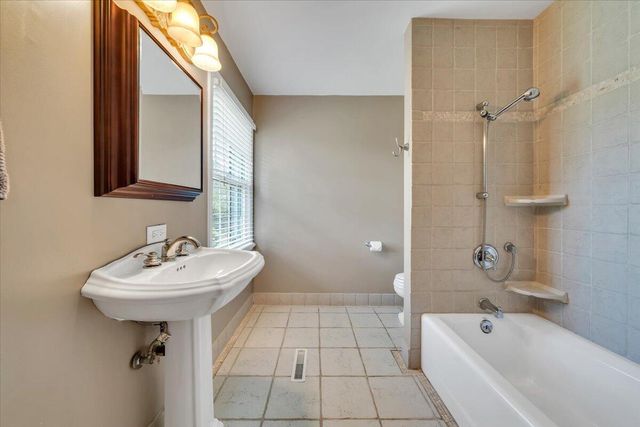 702 Marion LN, Salem, VA 24153