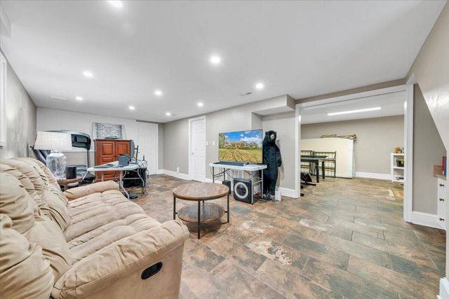 702 Marion LN, Salem, VA 24153