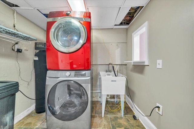 702 Marion LN, Salem, VA 24153