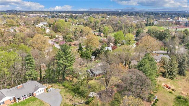 702 Marion LN, Salem, VA 24153