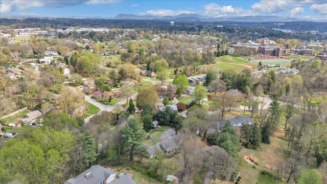 702 Marion LN, Salem, VA 24153