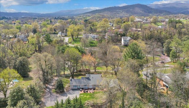 702 Marion LN, Salem, VA 24153