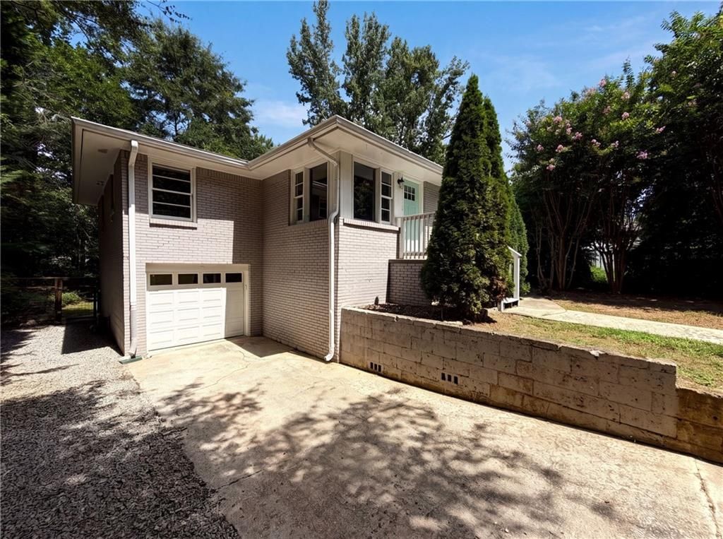 Image 21 of property listing at 2336 Nesbitt Drive NE, Atlanta, GA 30319