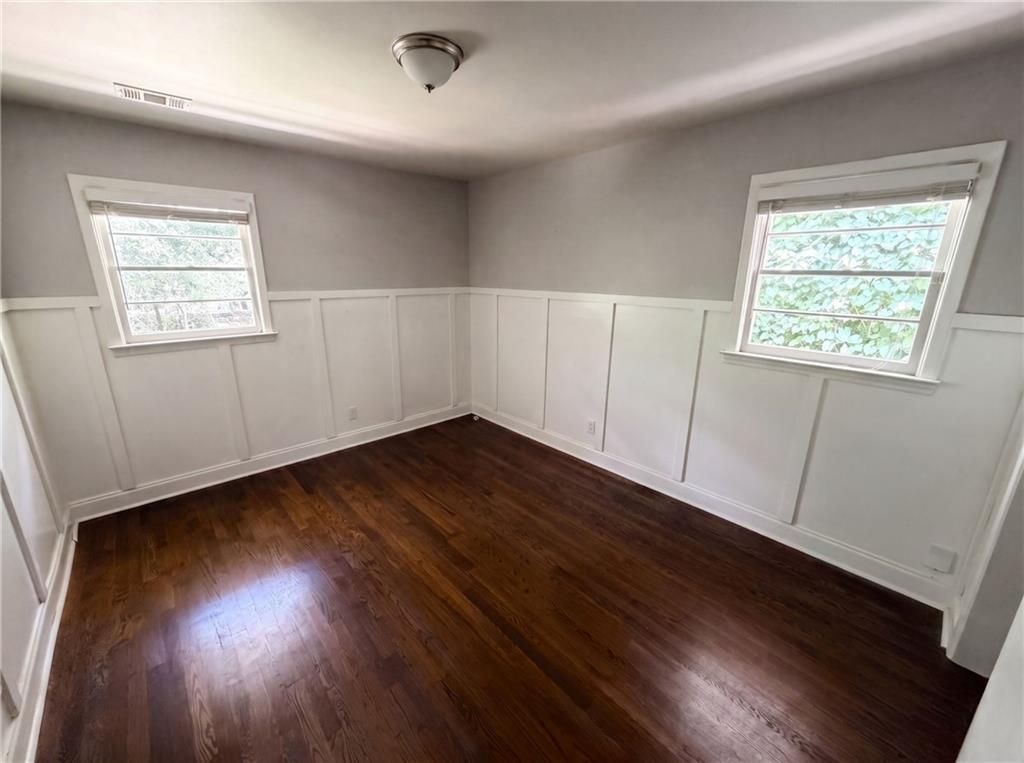 Image 4 of property listing at 2336 Nesbitt Drive NE, Atlanta, GA 30319