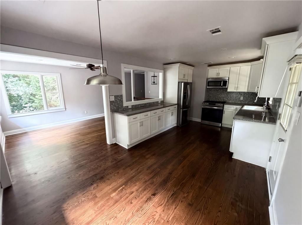 Image 8 of property listing at 2336 Nesbitt Drive NE, Atlanta, GA 30319