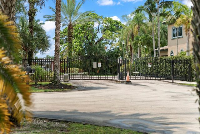 3040 SW 44th Ct, Dania Beach, FL 33312