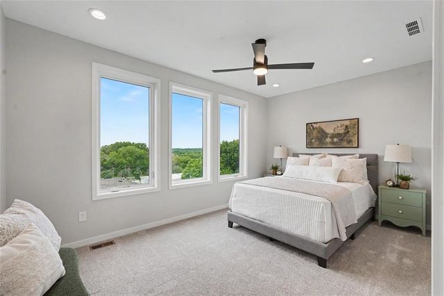 2720 Fleur Drive, Des Moines, IA 50321
