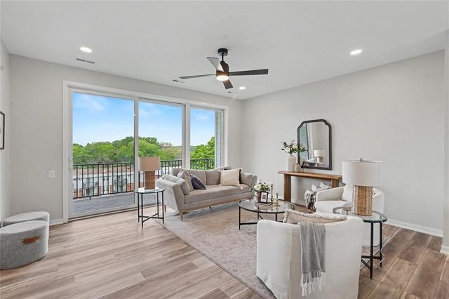 2720 Fleur Drive, Des Moines, IA 50321