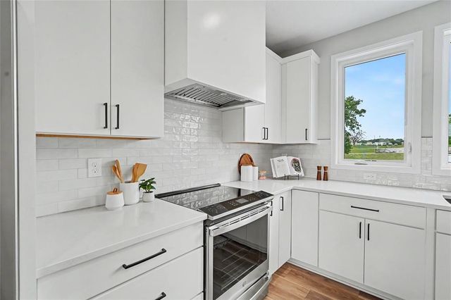 2720 Fleur Drive, Des Moines, IA 50321