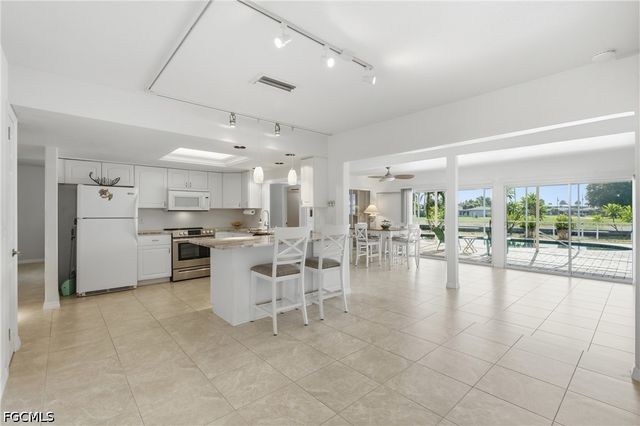 4933 Triton CT W, Cape Coral, FL 33904
