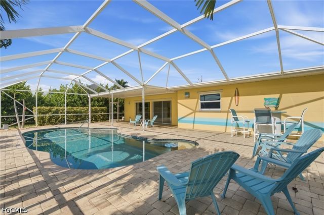4933 Triton CT W, Cape Coral, FL 33904