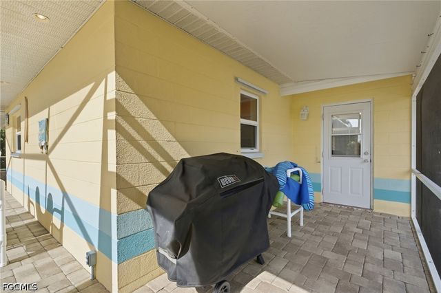 4933 Triton CT W, Cape Coral, FL 33904