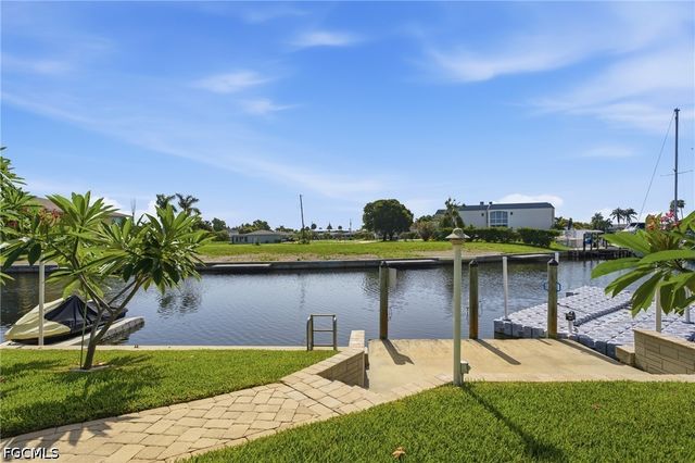 4933 Triton CT W, Cape Coral, FL 33904