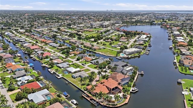 4933 Triton CT W, Cape Coral, FL 33904