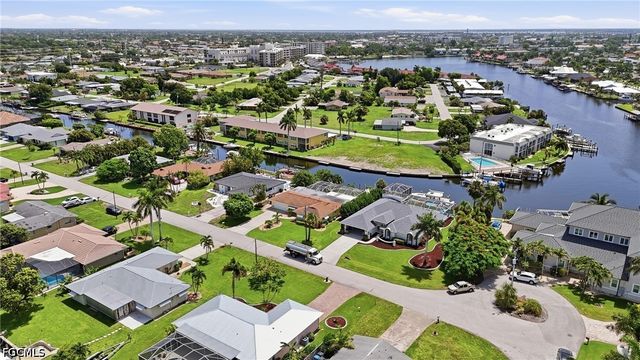 4933 Triton CT W, Cape Coral, FL 33904